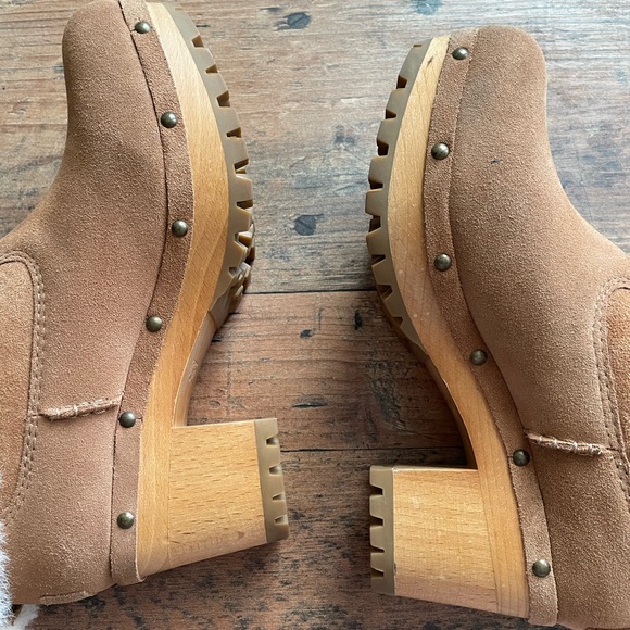 Boot/clog, Thebes, UGGS - Picture 5 of 9